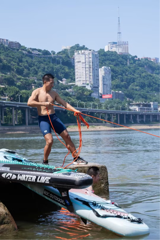 桨板救援，在湍急江流中托举生命